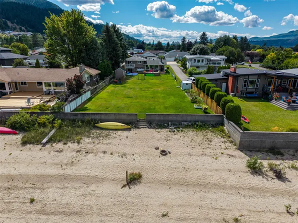 329 & 331 Lakeshore Dr, Chase, BC V0E 1M0