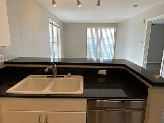 Kitchen & Brand new dishwasher