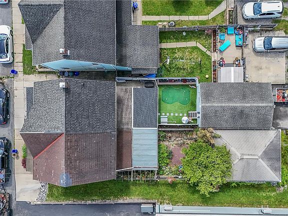 3rd image of 1059 Bushkill Dr