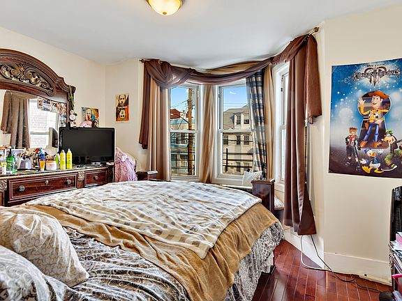 5th image of 1531 Commonwealth Ave
