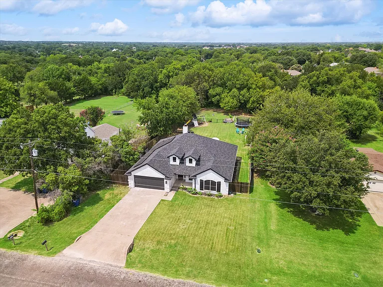 111 Creekview Dr W — Photo 46