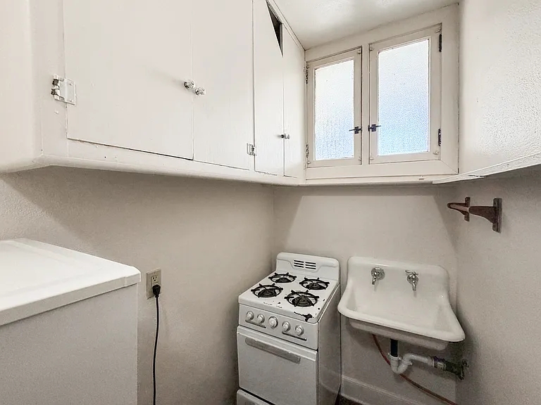 324 1/2 Kittson Ave #A7 — Photo 5