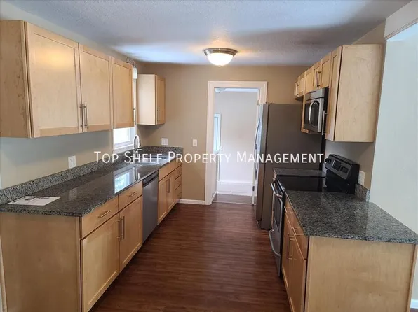 4009 Douglas Ave, Des Moines, IA 50310
