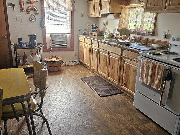 3rd image of 186 Holes Rd