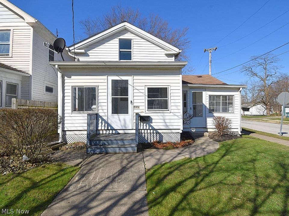 1st image of 493 Elm St