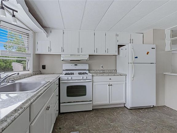 2nd image of 53 Park Ln