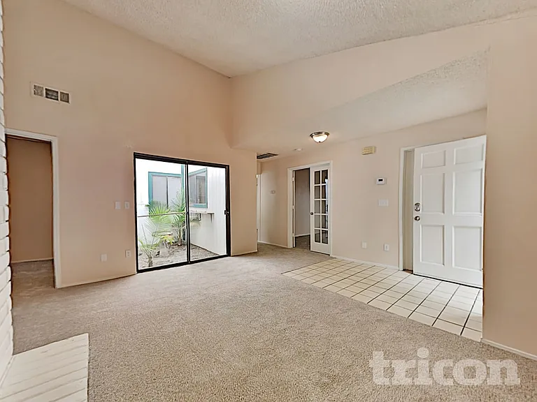 3239 Hartford Ave — Photo 3