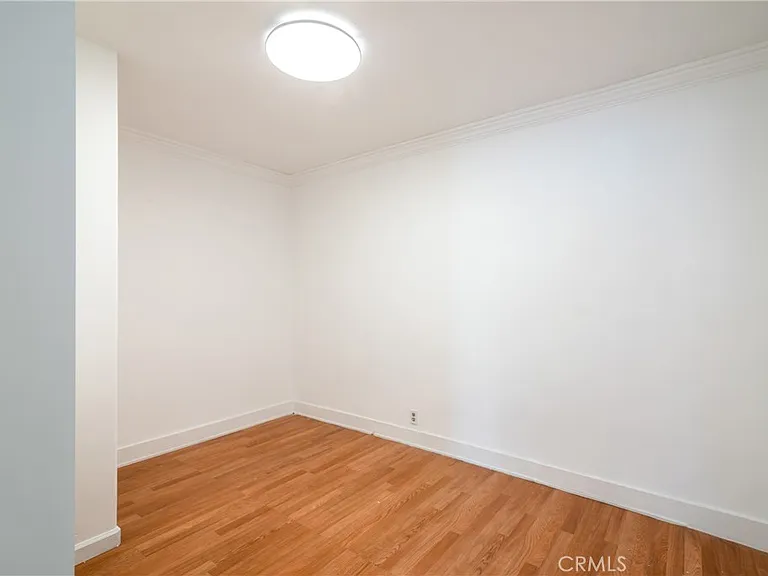 1125 N Heliotrope Dr — Photo 18