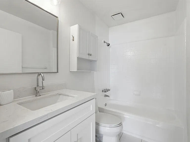 24420 Alliene Ave — Photo 21
