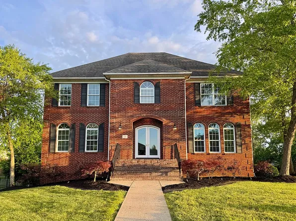 124 Waterford Cir, Frankfort, KY 40601