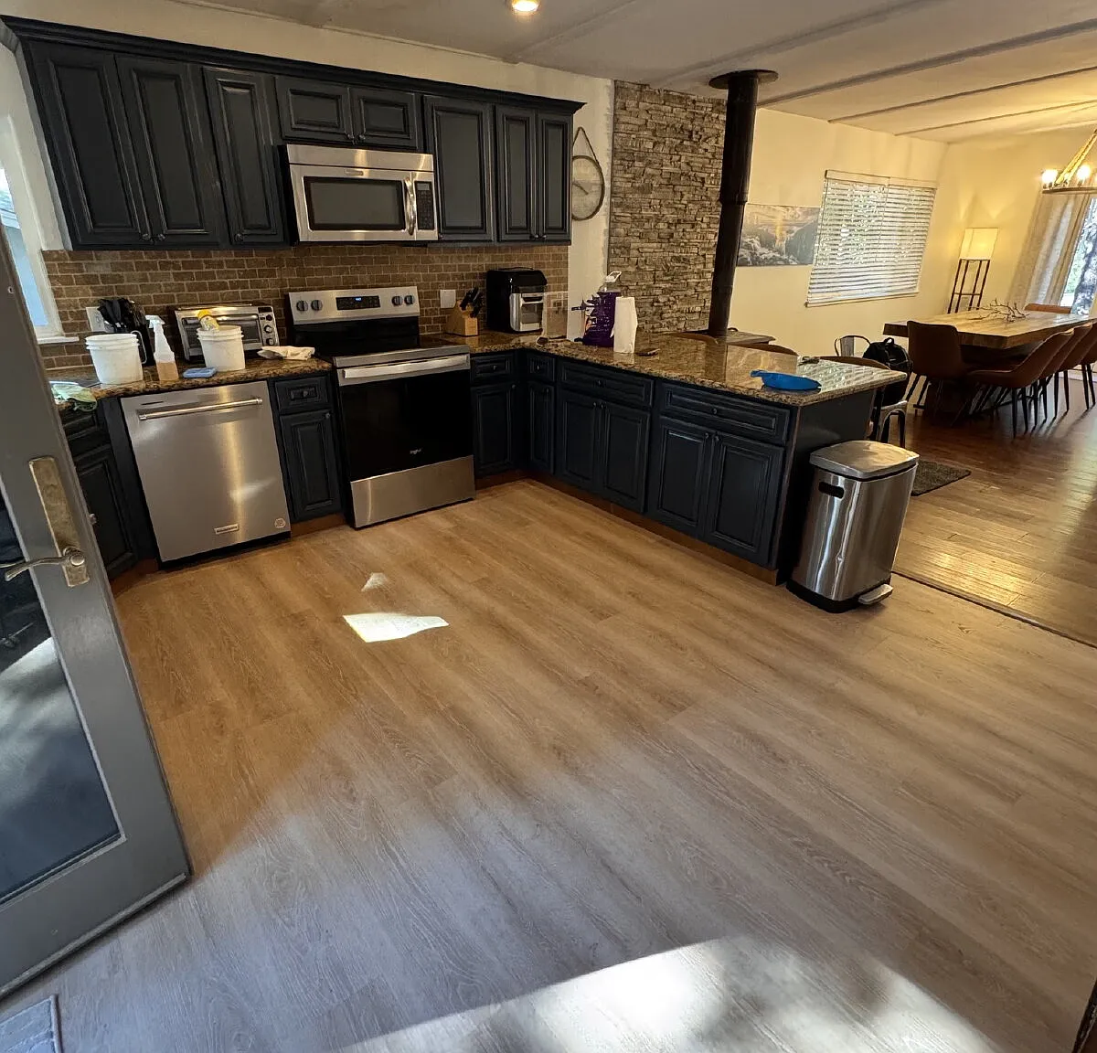 4 bed, 2.5 bath, 2310 sqft, $4,500 — Photo 2