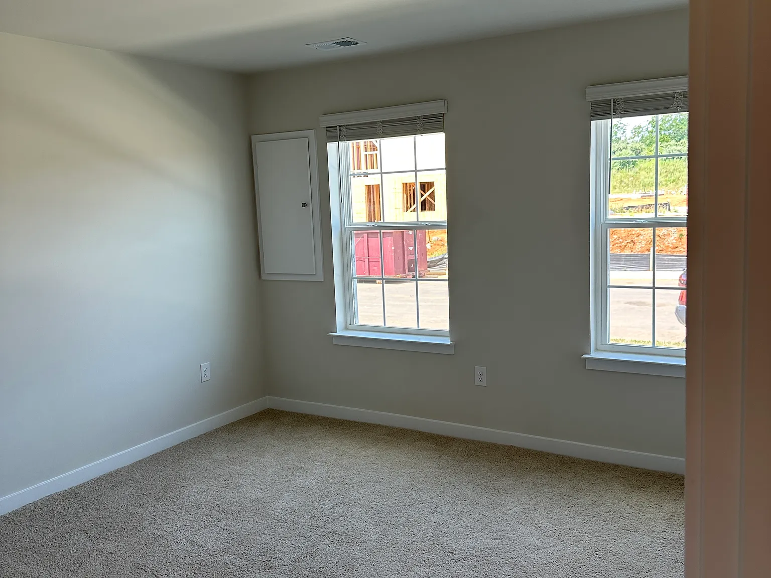 4 bed, 1905 sqft, $2,150 — Photo 3