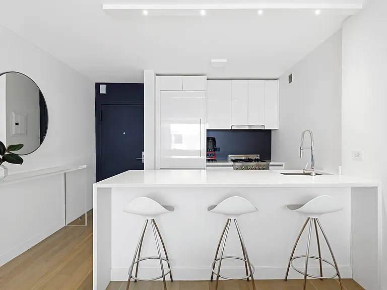 301 W 53rd St #4H — Photo 8