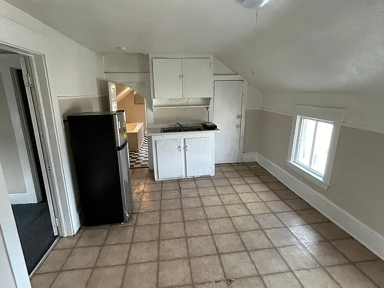 3614 E 46th St — Photo 3