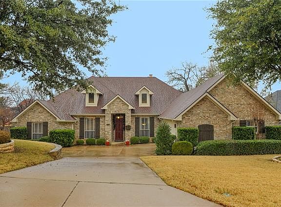 2nd image of 3301 Shadow Wood Cir