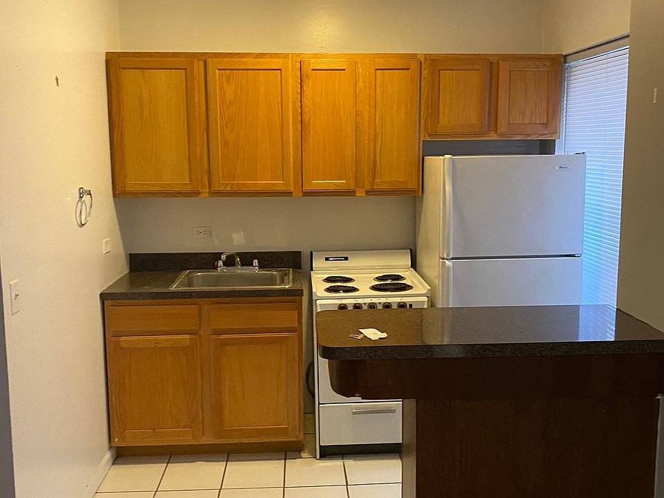 2nd image of 2115 N Sedgwick St #1D