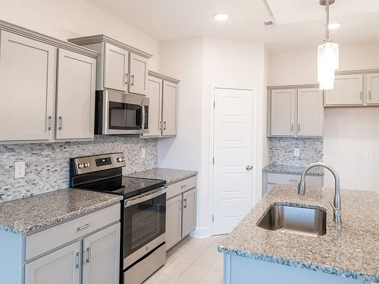 1454 Citadel Dr — Photo 3