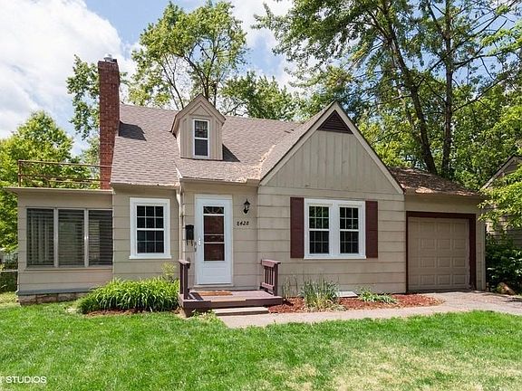 2nd image of 8428 Ward Parkway Pl