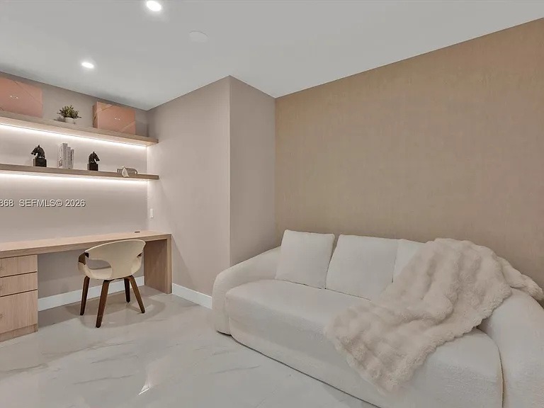 700 NE 24th St #1602 — Photo 16