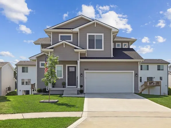 16632 Mill Pond Cir, Urbandale, IA 50323