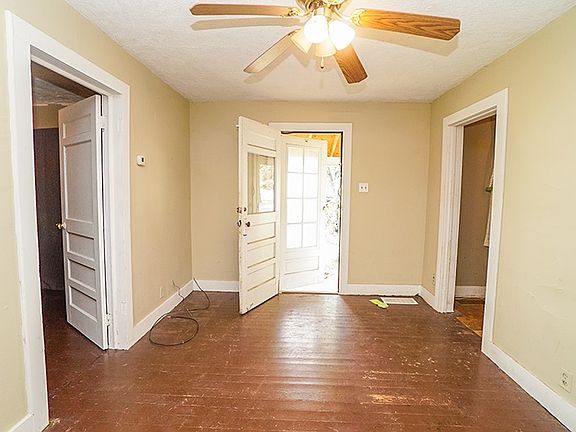 4th image of 901 E 10th Ave