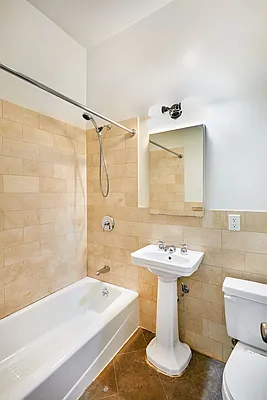 Rented by Vornado Realty Trust | media 27