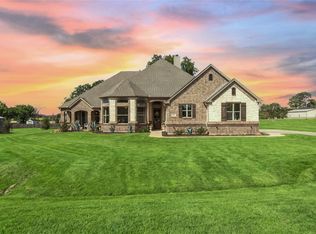 111 Eagle Point N, Azle, TX 76020