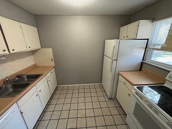 4th image of 907 E 12th Ave APT 225