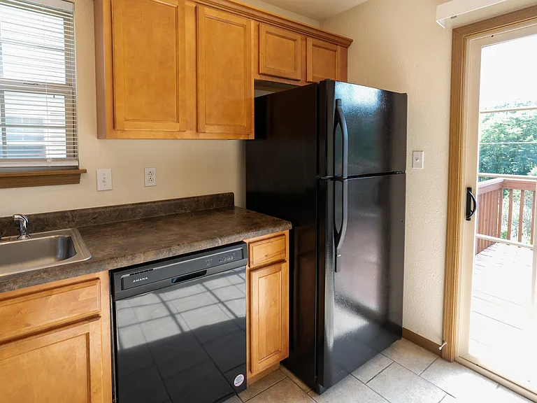 601 Glenstone Dr — Photo 17