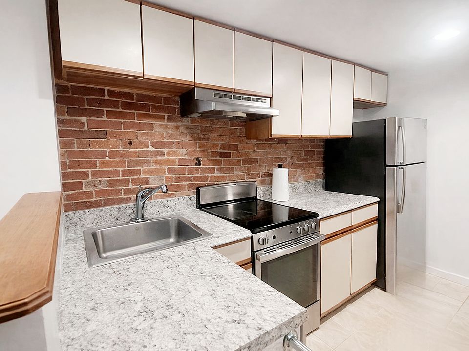 2nd image of 218 Hemenway St #7