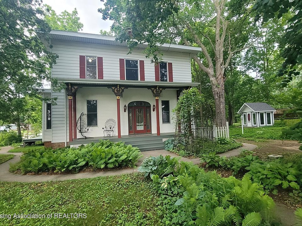 1st image of 105 E 1st St