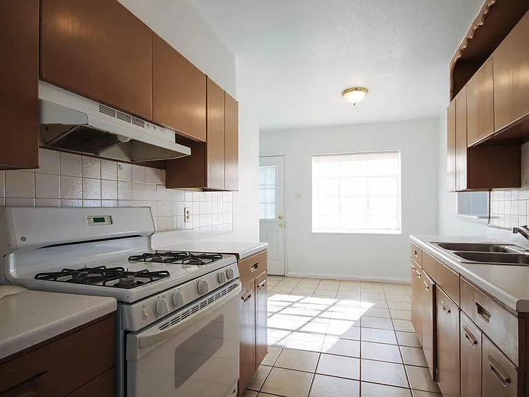209 San Saba Rd — Photo 20