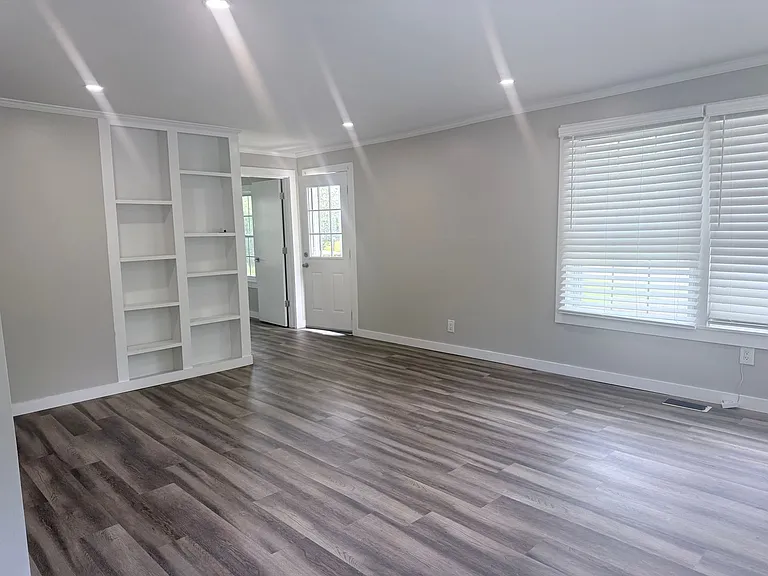 313 Elm St — Photo 5