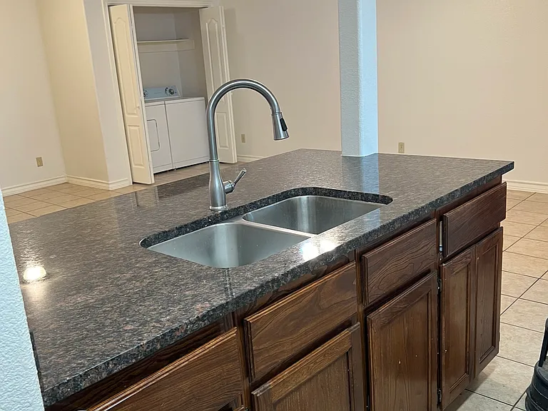 5005 San Francisco Ave — Photo 1