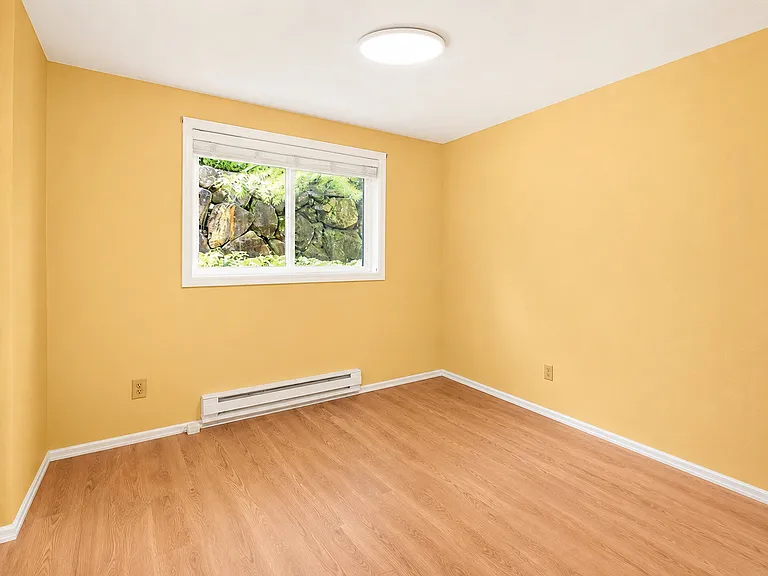 12740 NE 10th Pl — Photo 9