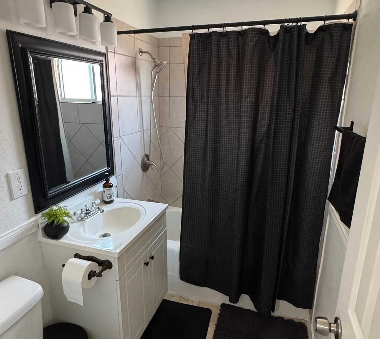 4 bed, 2022 sqft, $845 — Photo 3