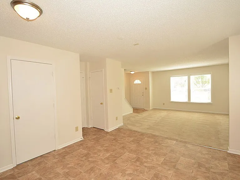 12162 Maize Dr — Photo 10