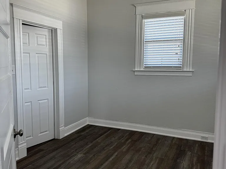 1212 N Irwin St — Photo 12