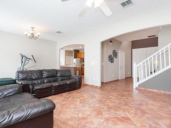 5th image of 216 Magnolia Park Trl