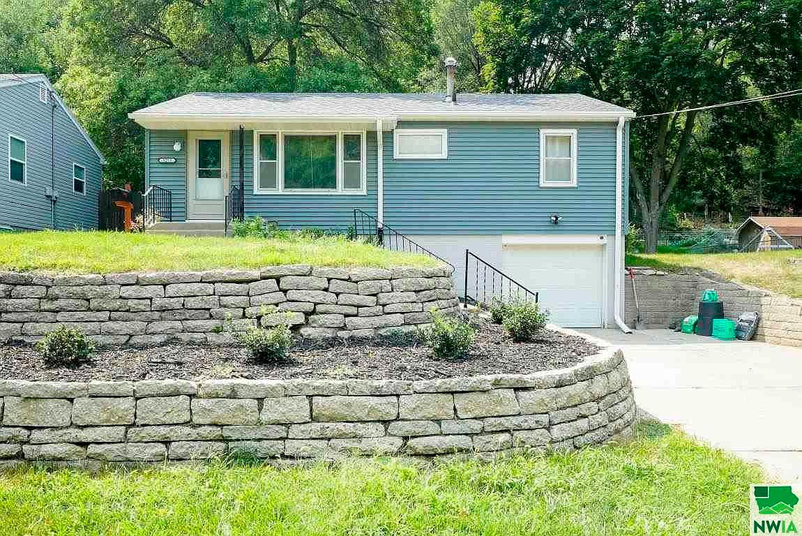 3253 Court St, Sioux City, IA 51104 Zillow