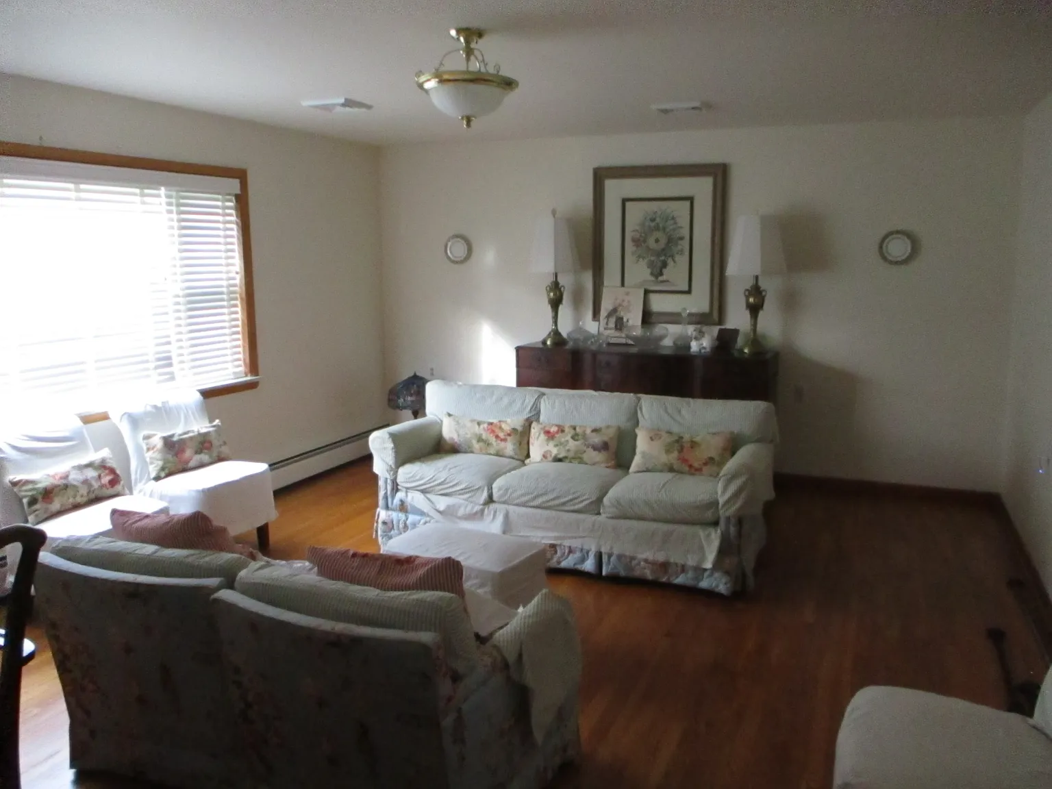 3 bed, 2800 sqft, $2,100 — Photo 3
