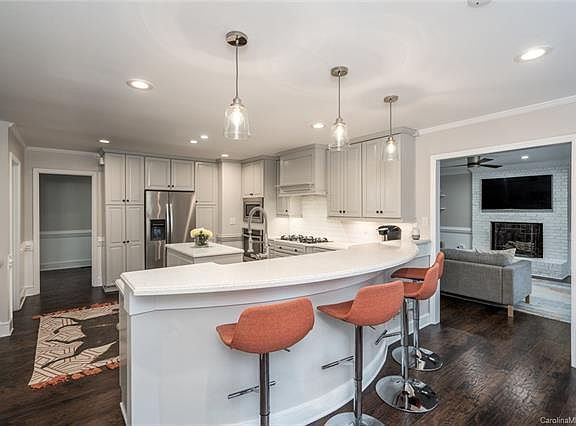 5th image of 8716 Scarsdale Dr