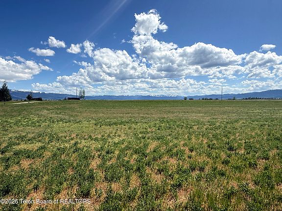 2nd image of 4082 Los Pinos Dr