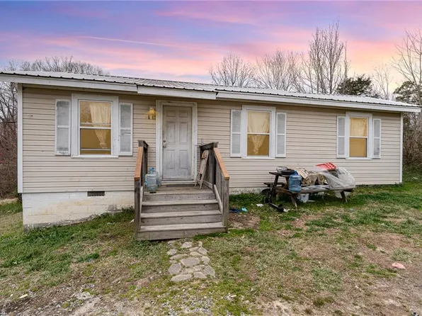 5467 Uwharrie Rd, Archdale, NC 27263