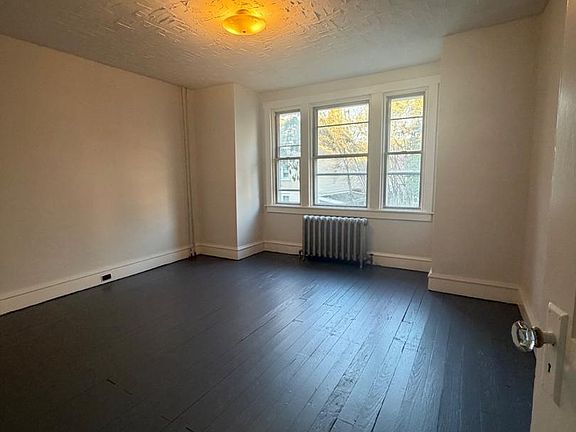5th image of 1620 Moss St