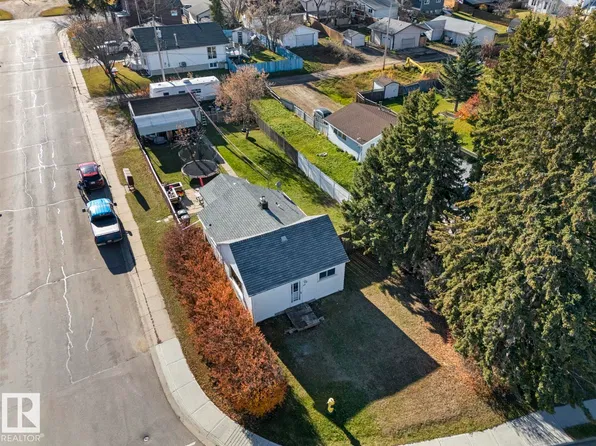 601 16th Ave, Cold Lake, AB T9M 1L4