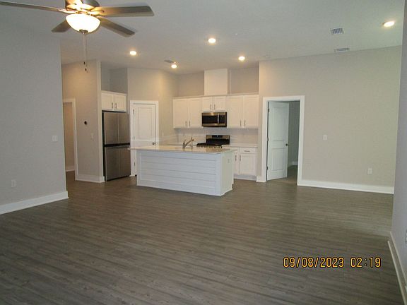4th image of 215 Bayou Bend Ln