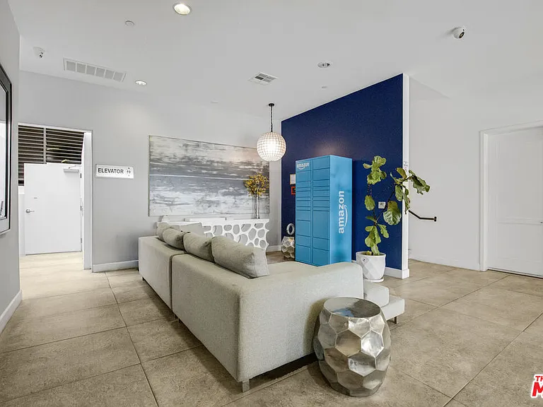 118 S Kenwood St #102 — Photo 4