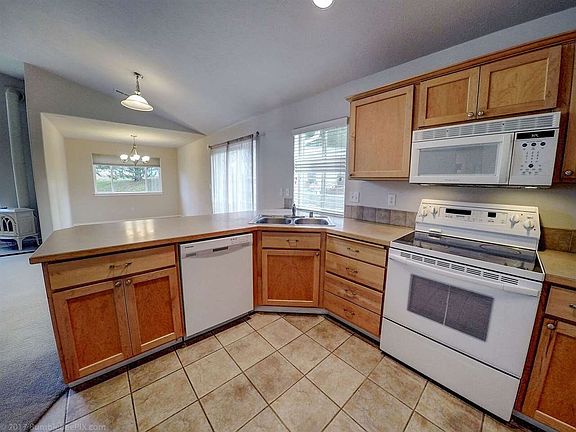 5th image of 802 N Tanglewood Ln