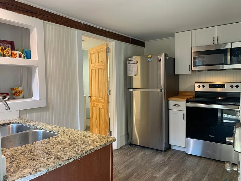 Another kitchen view....